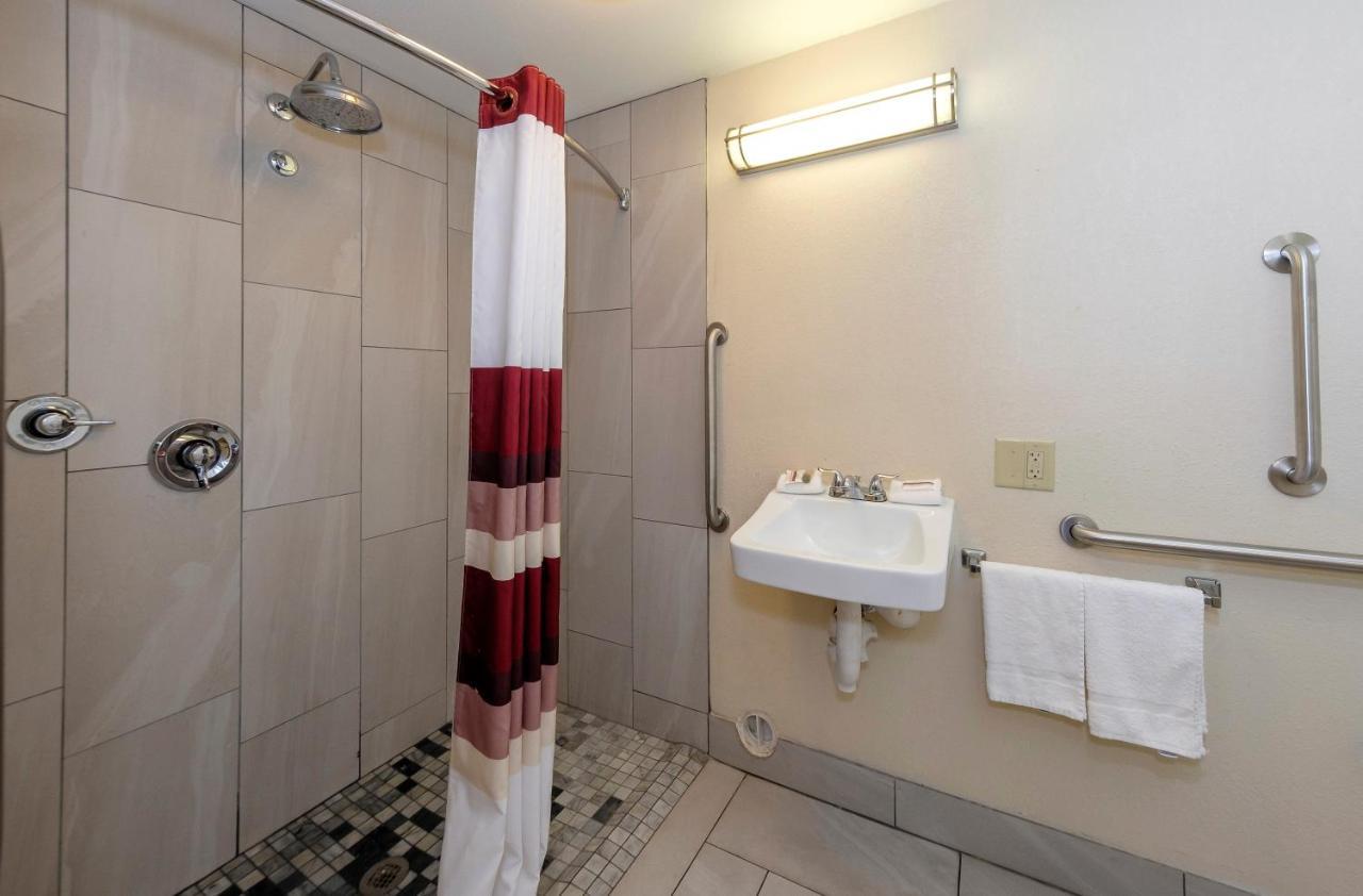 Red Roof Inn Lansing East - Msu Экстерьер фото