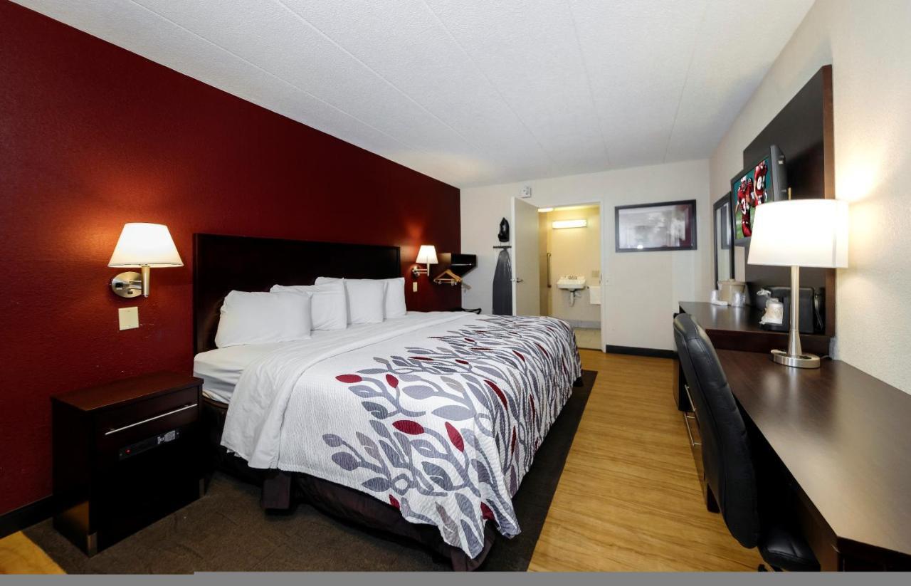 Red Roof Inn Lansing East - Msu Экстерьер фото