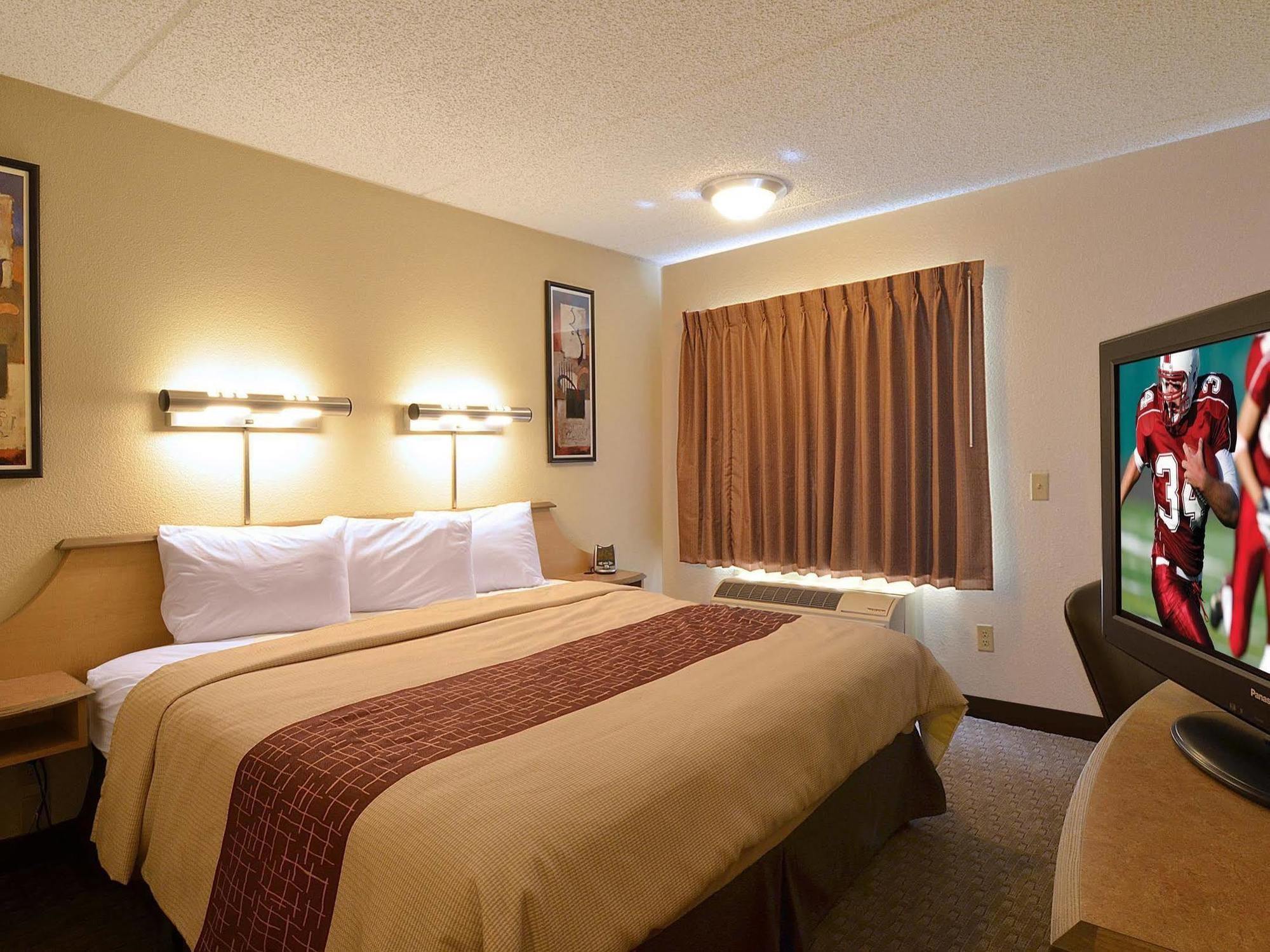 Red Roof Inn Lansing East - Msu Экстерьер фото