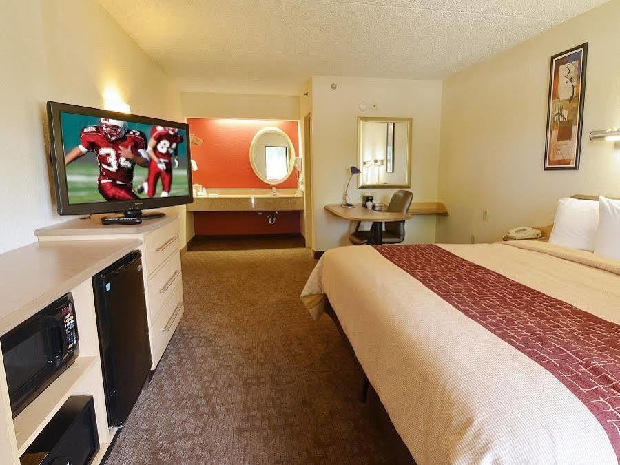 Red Roof Inn Lansing East - Msu Экстерьер фото